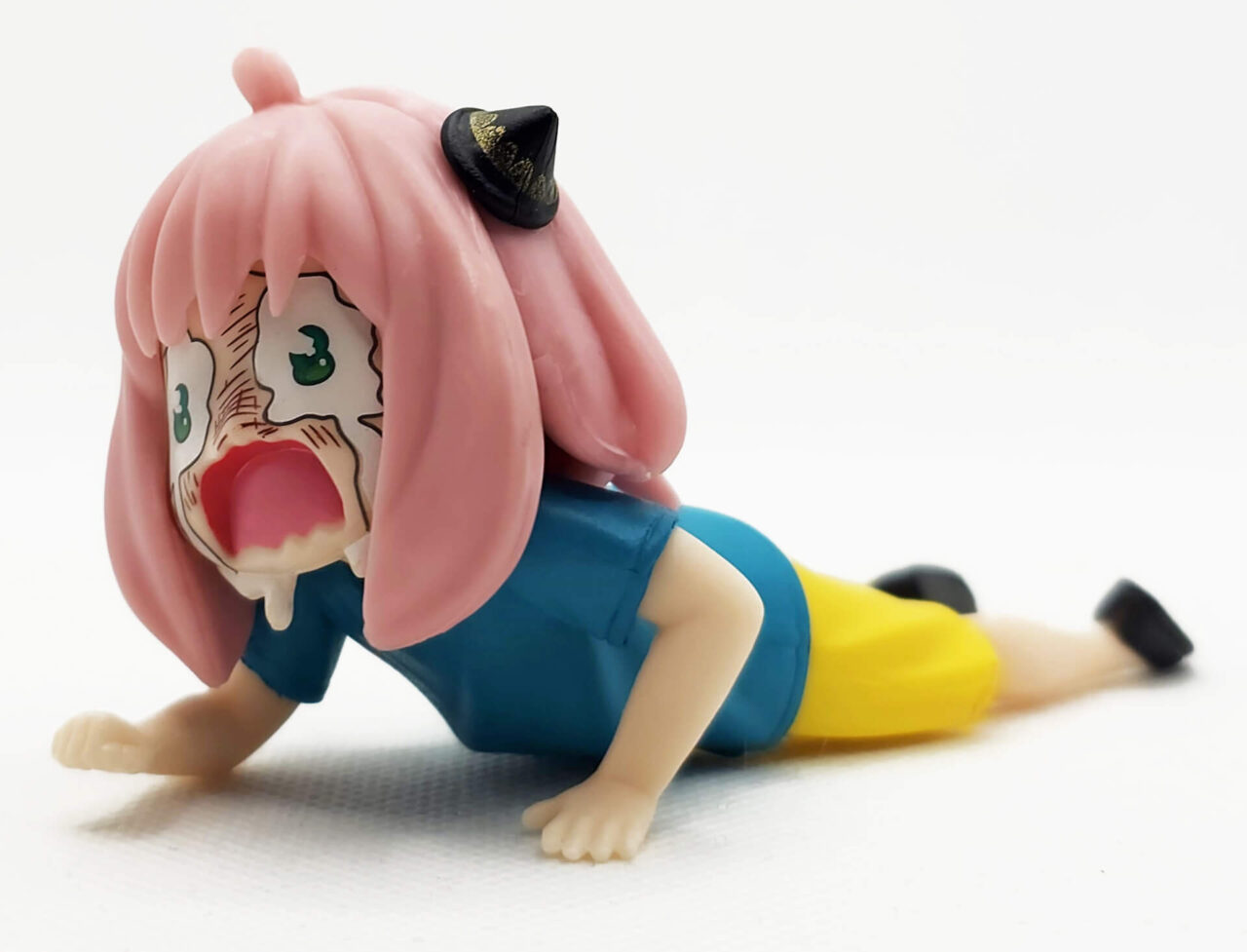 Anya Forger Crying Figur links