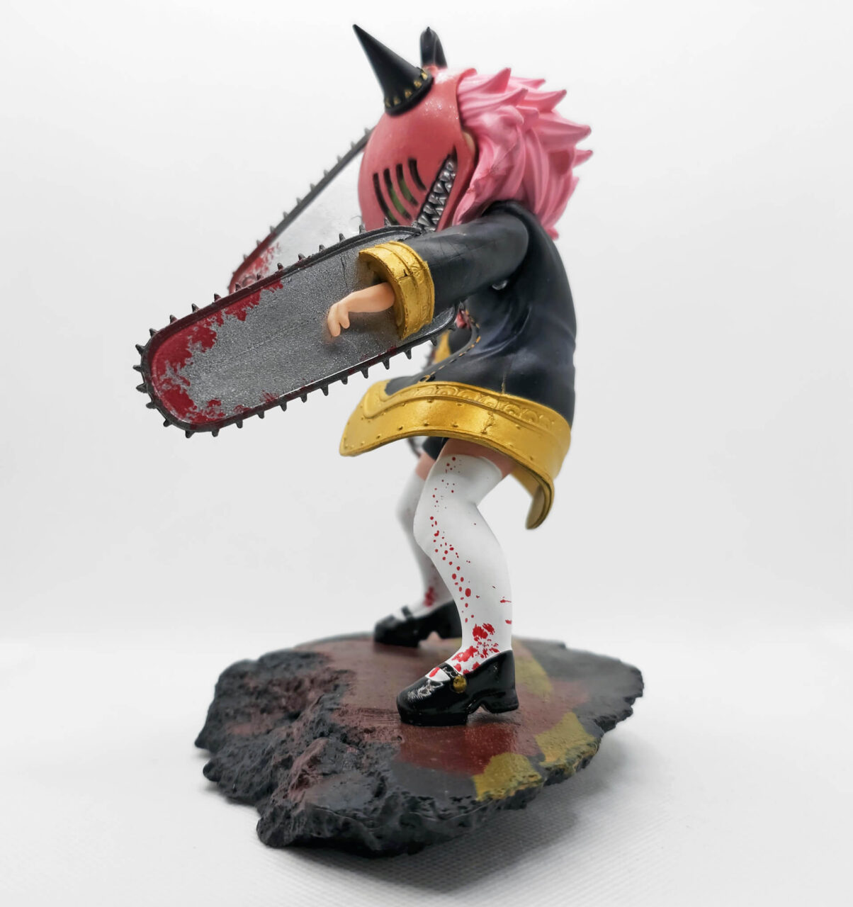 Anya Forger x Chainsaw Man links