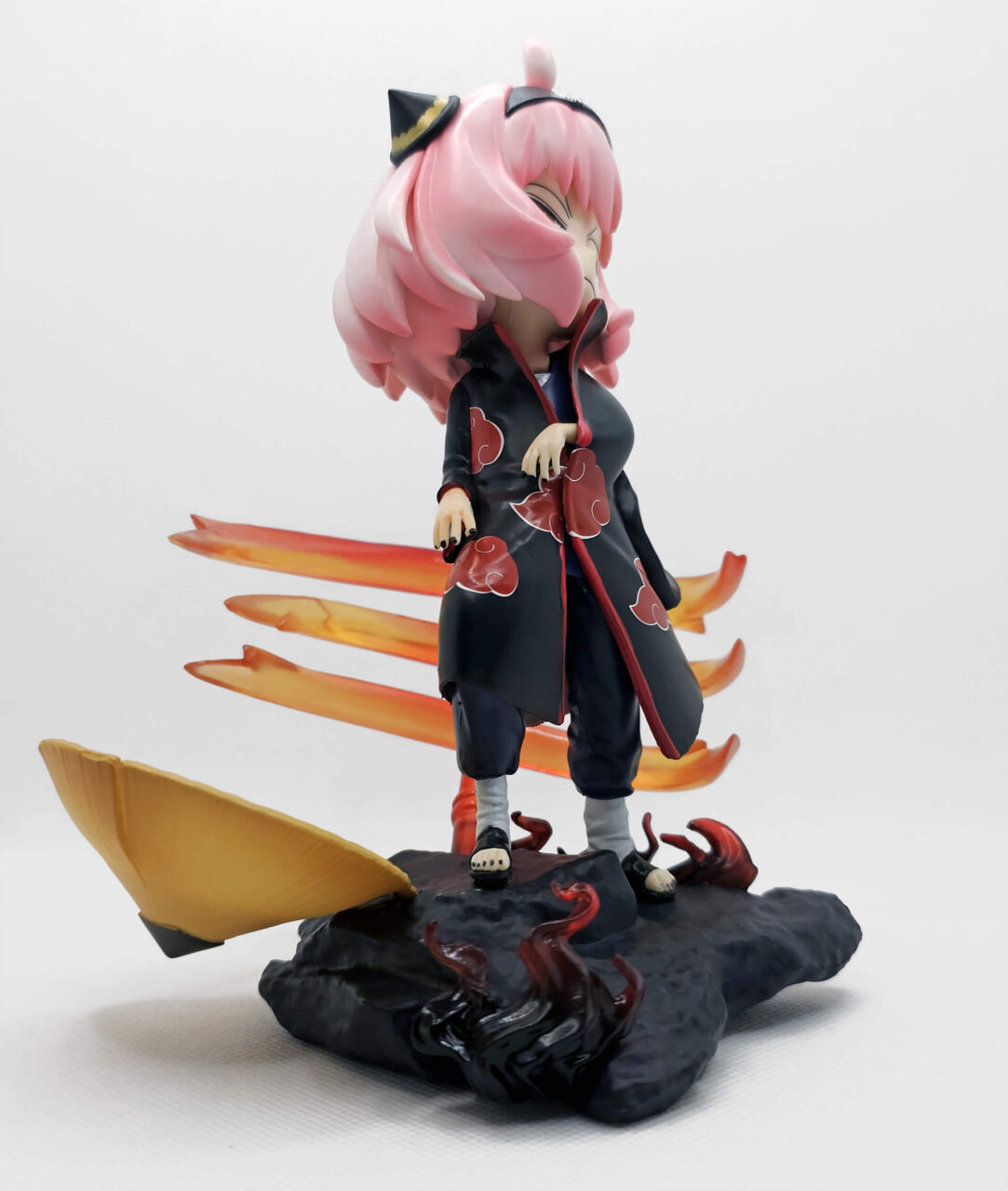 Anya Forger x Itachi Uchiha Figur rechts