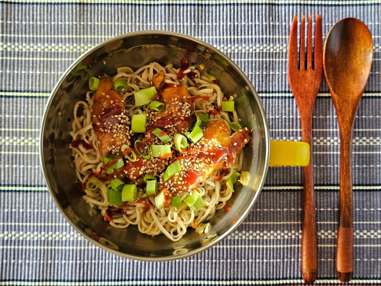 Asia Green Garden Cup Sesam-Huhn gepimpt oben