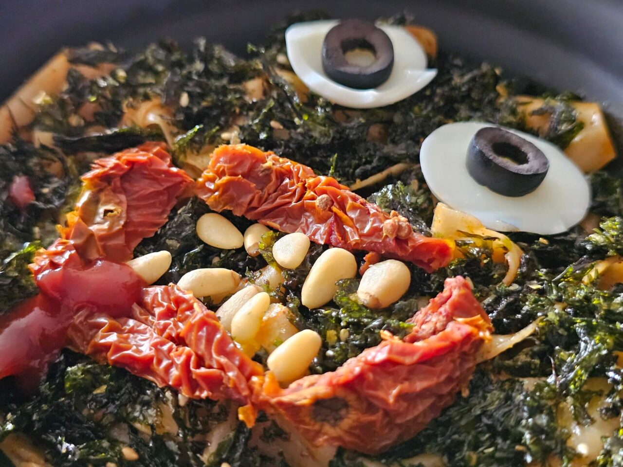 Guangyou Spicy Wide Noodle Sour Hot Flavour gepimpt Nahaufnahme