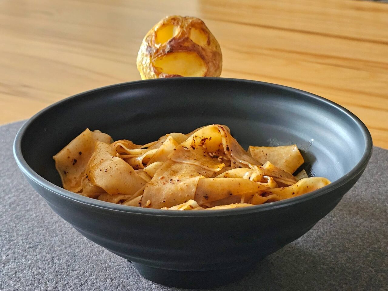 Guangyou Spicy Wide Noodle Sour Hot Flavour original zubereitet