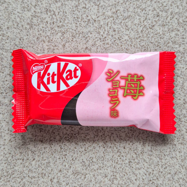 Japan Candy Box Februar 2026 KitKat Strawberry Milk Chocolate
