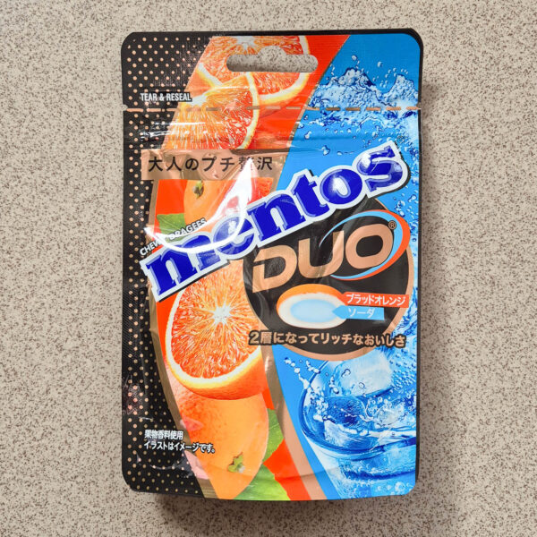 Japan Candy Box Januar 2026 Mentos Duo Blood Orange and Soda Candy