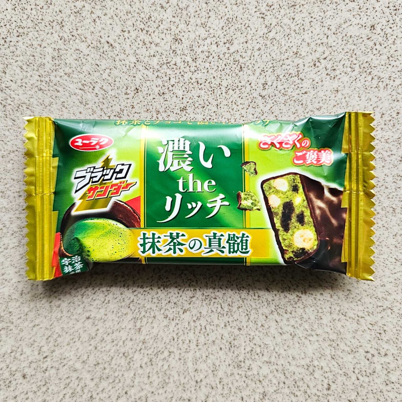 Japan Candy Box Juli 2025 Black Thunder Matcha Choco Bar