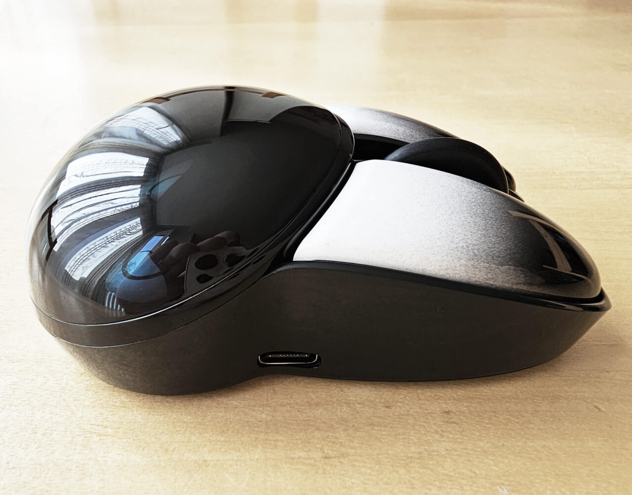 MOFii M6C Evil Rabbit Dual-Mode-Maus seitlich