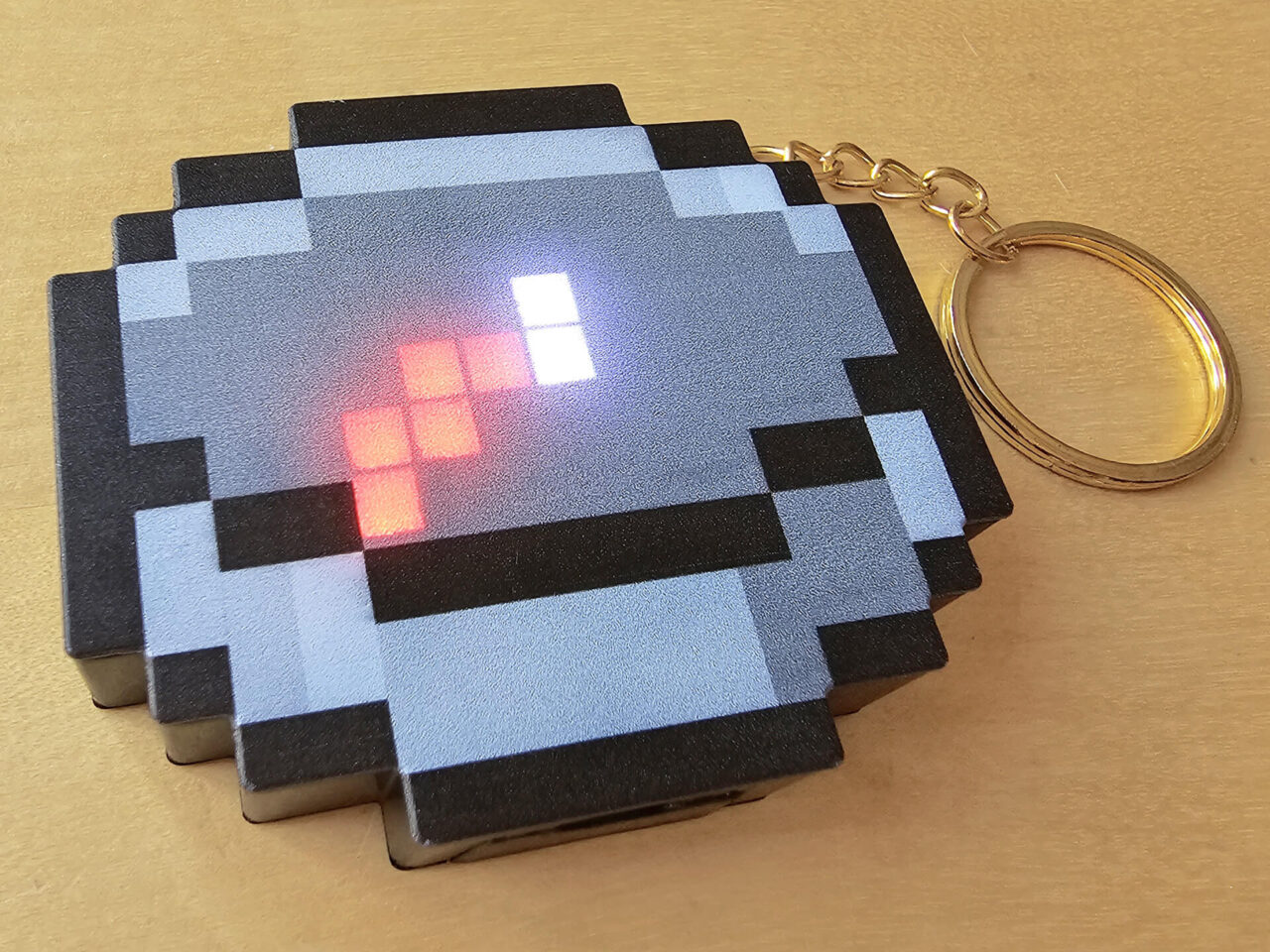 Pixel Art Kompass mit Akku Anhänger