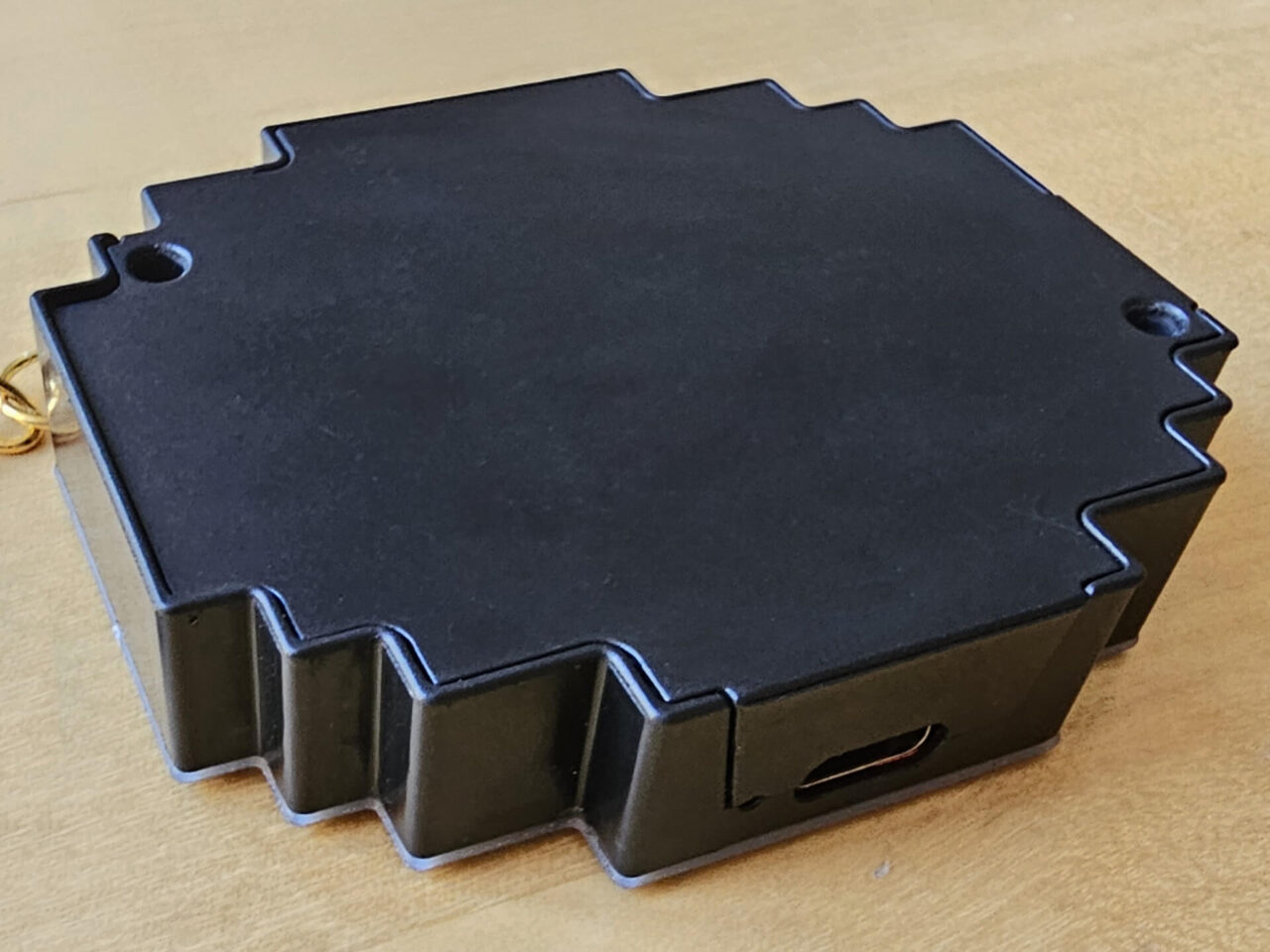 Pixel Art Kompass mit Akku hinten