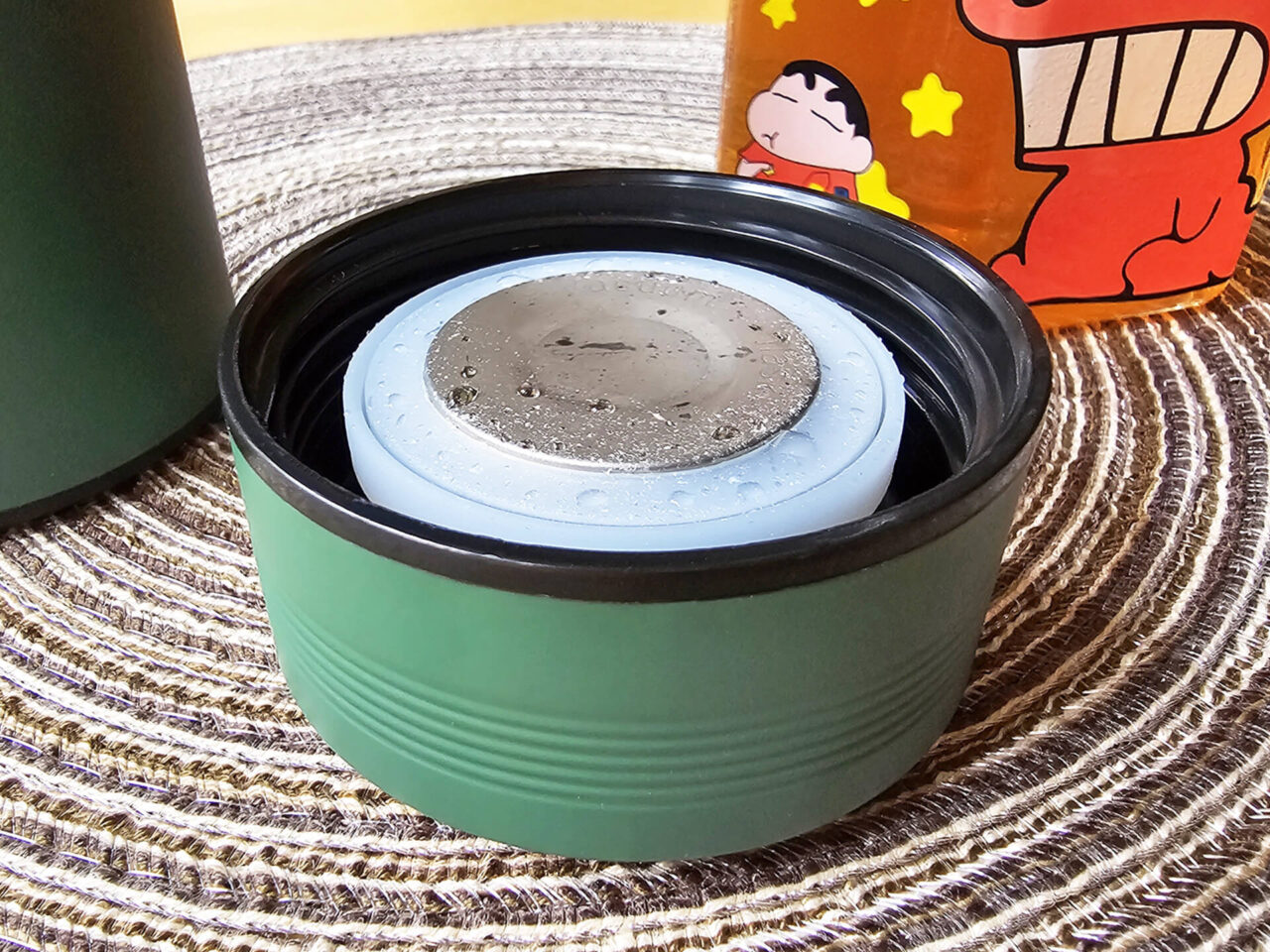 Thermoskanne mit Temperaturanzeige Deckel