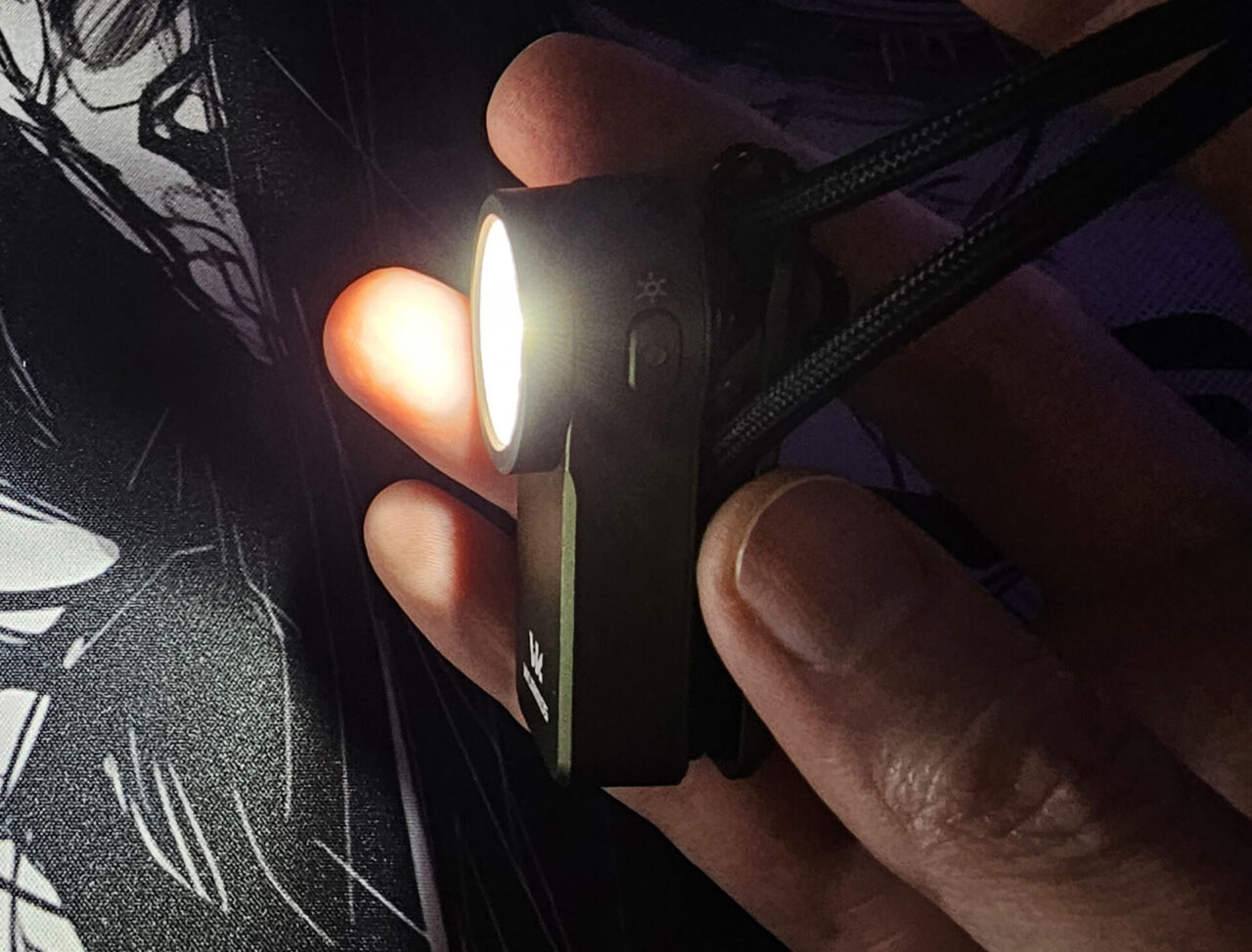 Wurkkos HD03 Taschenlampe in der Hand